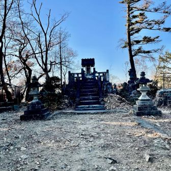 両崖山頂上。
当初は天狗山までと思って行ったけども、すでに15時ということでここで転進。(最高峰ですからいいでしょ！)