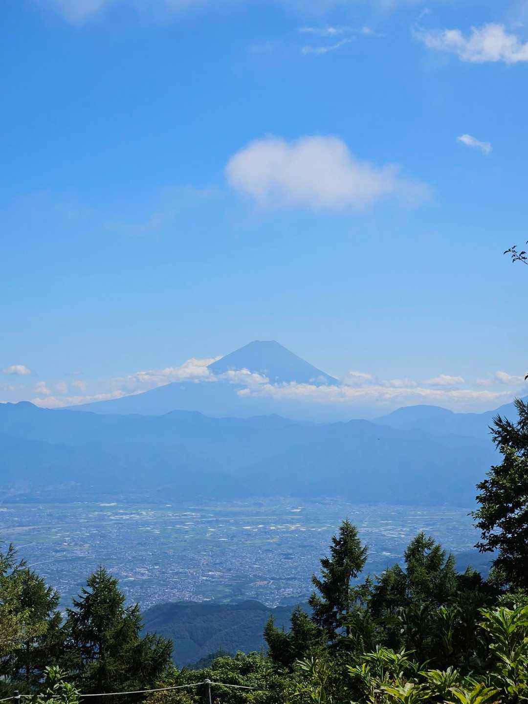 駐車場からわずか15分！富士山と雲海の絶景を楽しむ甘利山
山歩コースの写真