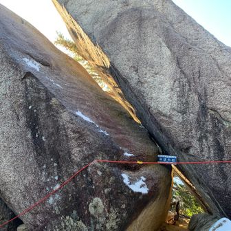 倒壊したおばれ岩🪨
デッカい岩😵
これが立ってた方が不思議‼︎
でも倒れる前に見たかったな🥲
近づくと危ないので遠目に観察
