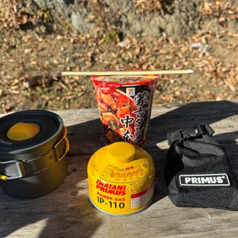 バーナーを使うのは今回で2回目ですが、1回目同様、必要以上に火力を絞って沸騰し切っていないお湯でカップ麺をつくってしまいました……。次回は躊躇せず高火力でお湯を沸かしたいと思います。