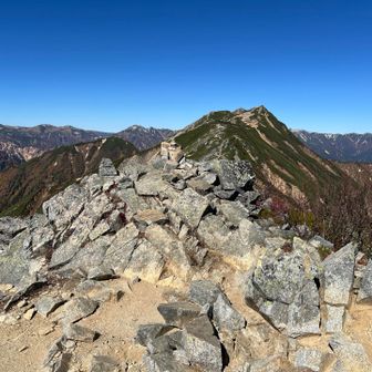 東天井岳山頂。