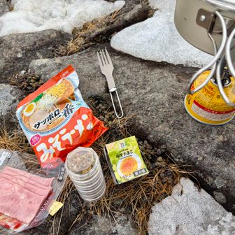 さて、風もほぼなく寒くないので、山メシ作るにはなんら問題なし！