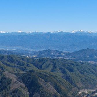 蛇峠山とは向きが違い、南アルプスの展望特化。
