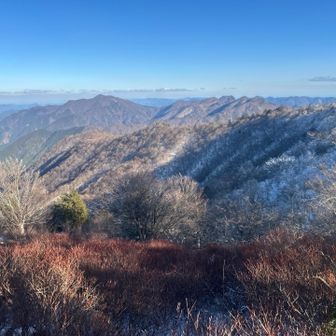 歩いてきた迷岳方面