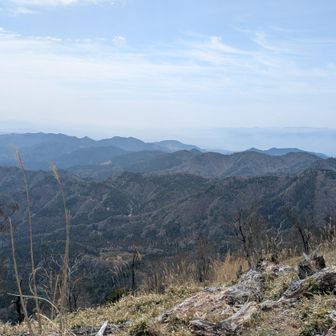 北岳からの眺望が好きですが
今日は鬼モヤ🥹
でも 風もなく 人もなく 暫くボ〜っとしてました😁
