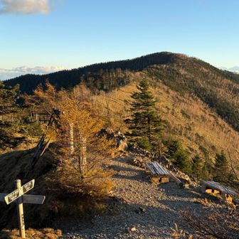 夕焼けの照らす雁坂峠