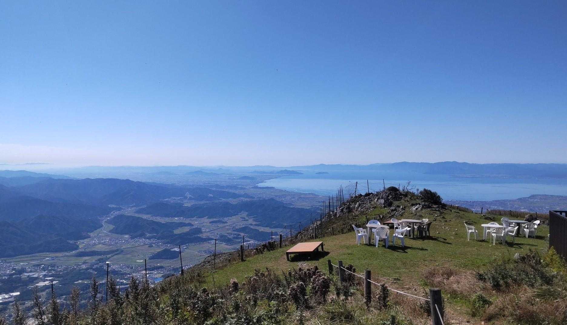 山頂は広く、全方角、360°、フルスクリーン！