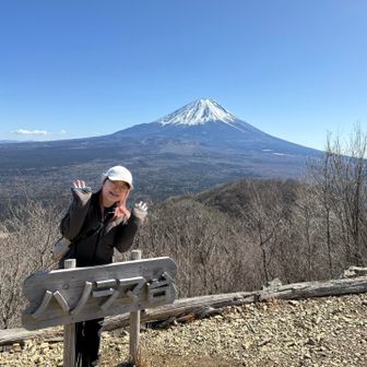 今日の目的地パノラマ台です。
こからの展望は最高によかったよ。
人工物が一つもなくて青木ヶ原樹海が広がっています。
遠く河口湖もみえました。