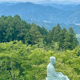 かっぽしテラスはお休みでした、長頸靭帯に優しいフォームを考えながら車道をジョギングして下山です。