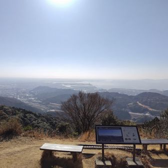三河湾も霞んで見えます