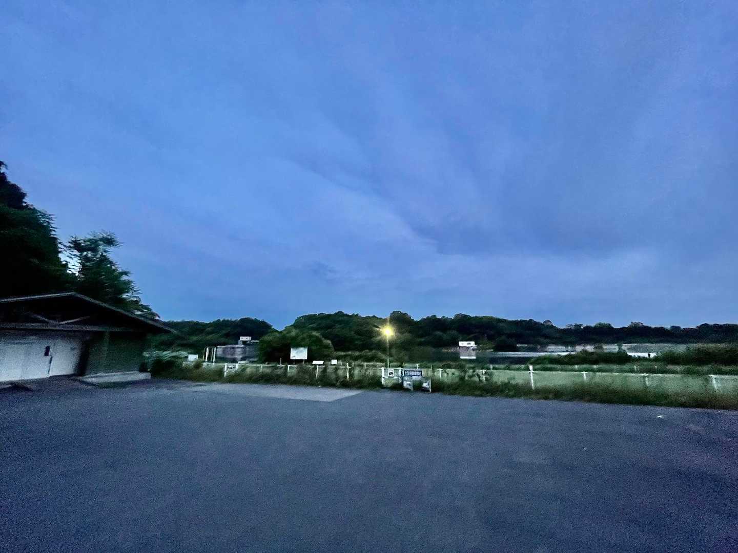 朝3時に起きて前回同様つくし湖駐車場へ🅿️

今日は誰もいません…ってかめっちゃ曇ってる☁️
『また今日も何も見えない山頂になるのか❓』と心配な気持ちでスタートしました▶️