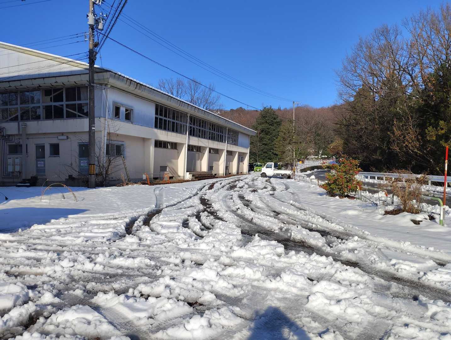 二上まなび交流館の駐車場は除雪してありません