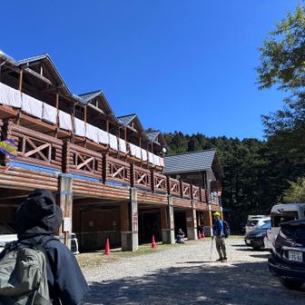 萬岳荘で少し早い昼休憩。