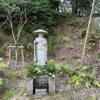 お地蔵様へ戻って来ました。
笠置寺山門を通り、笠置駅へ戻ります。