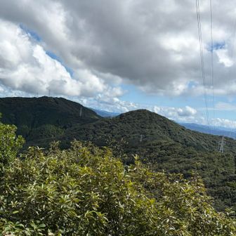 手前が船形山？奥が神石山？
