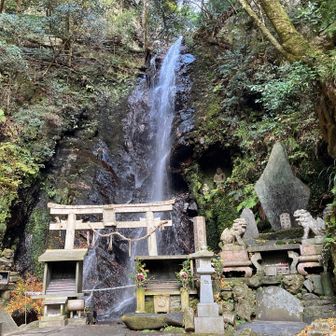 単なる滝　というより威圧感が？