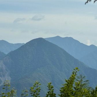 朝日岳と奥に大無間山⛰️