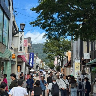 旧軽井沢は、まだ夏のにぎわい