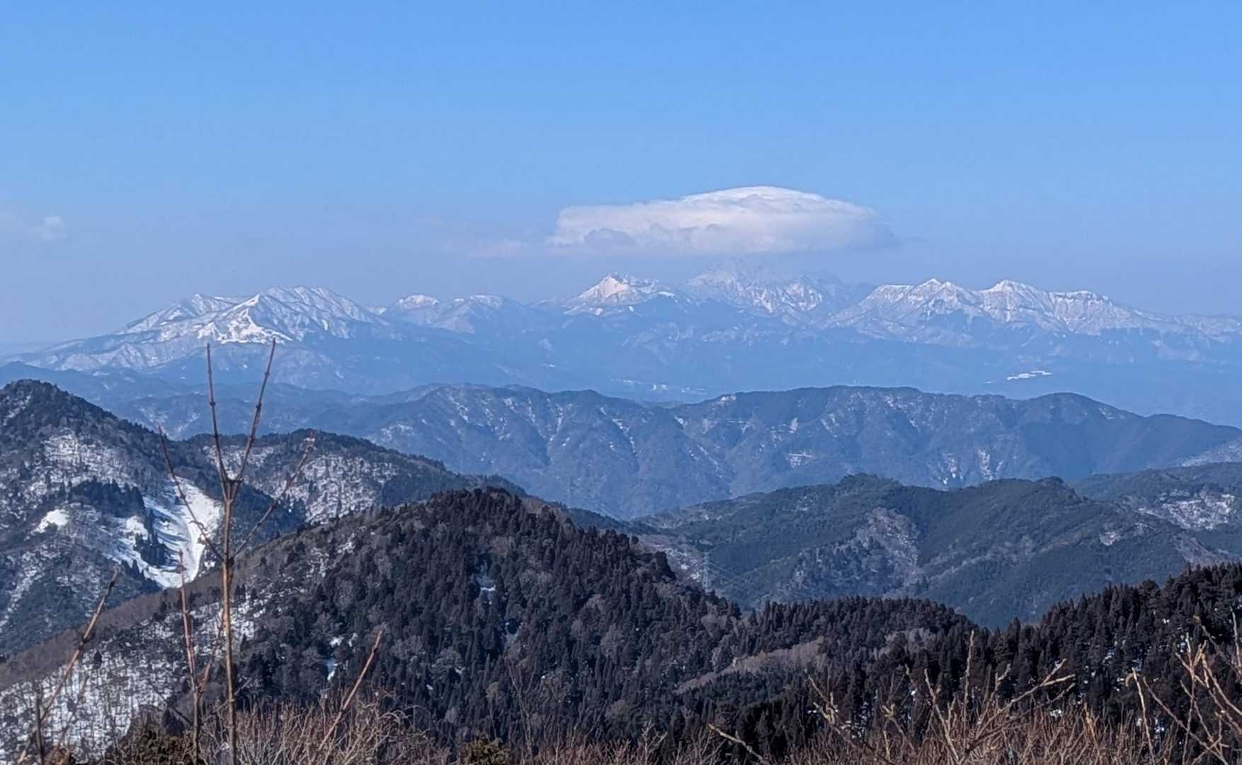 大畝山を抜けた　尾根から

真ん前に　ド〜ン！
大山✨️