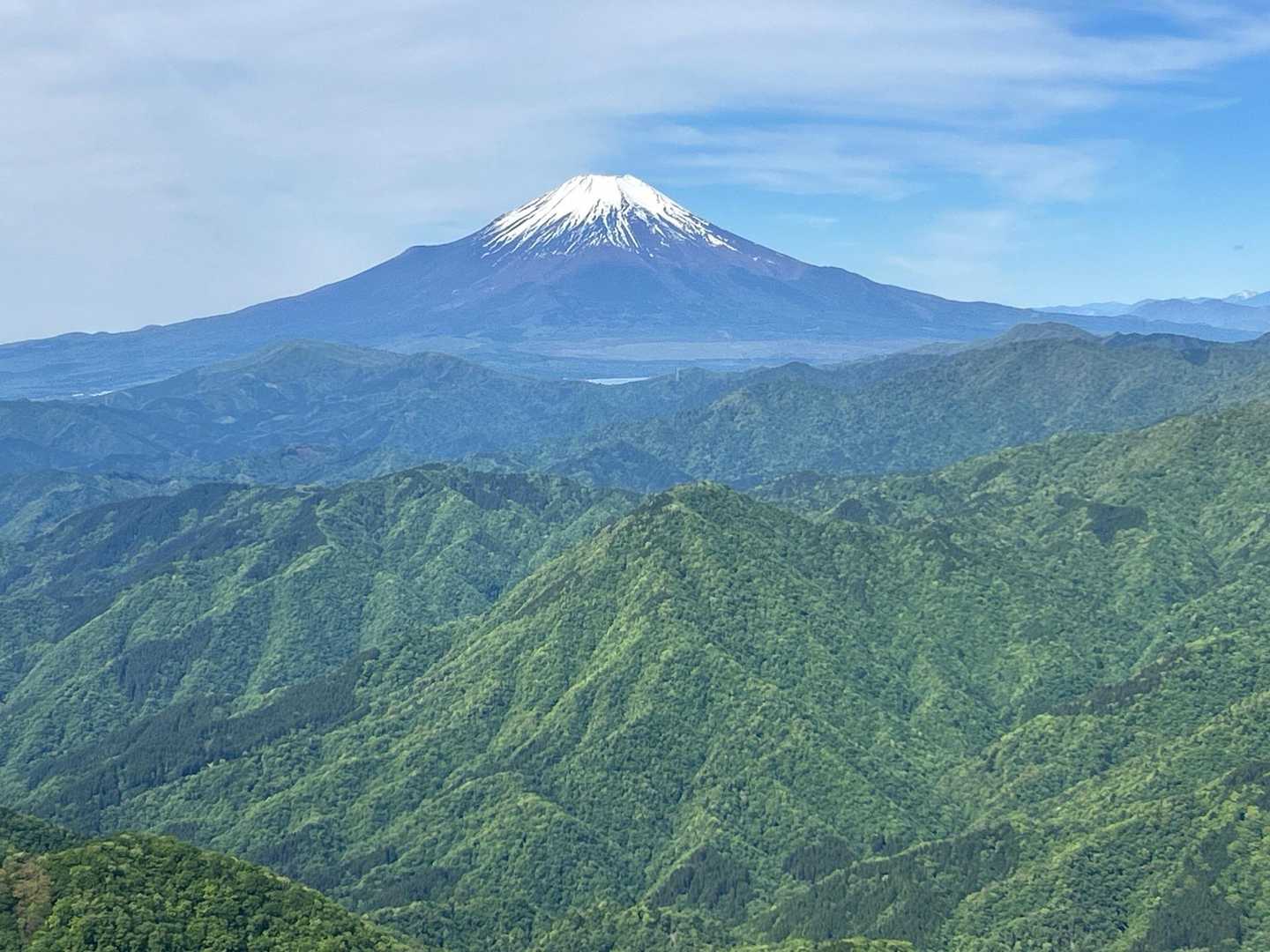 これほど長い道のりを富士山を横目に歩ける登山はないな〜。感動しまくり🙌