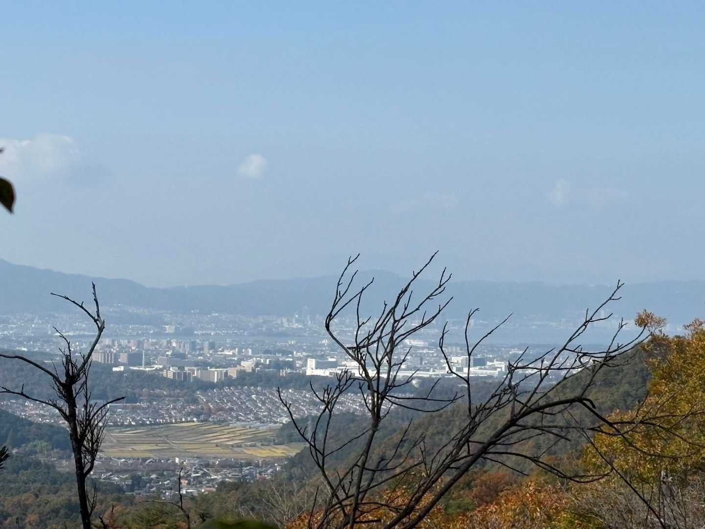 景色が開けて琵琶湖がみえた👀
