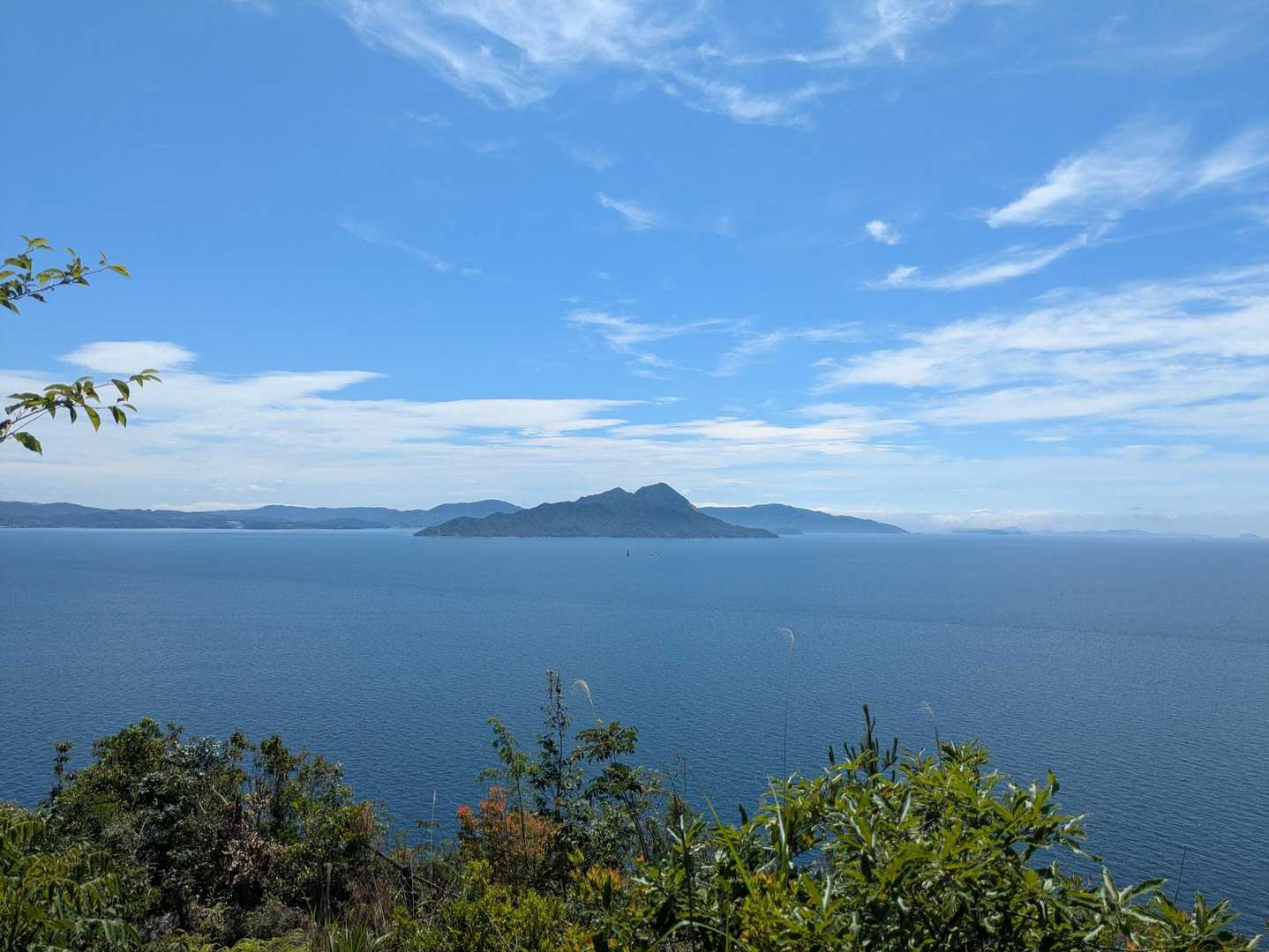 空も雲も海も島も、いつも綺麗だけど山に登って眺めるとさらに綺麗✨