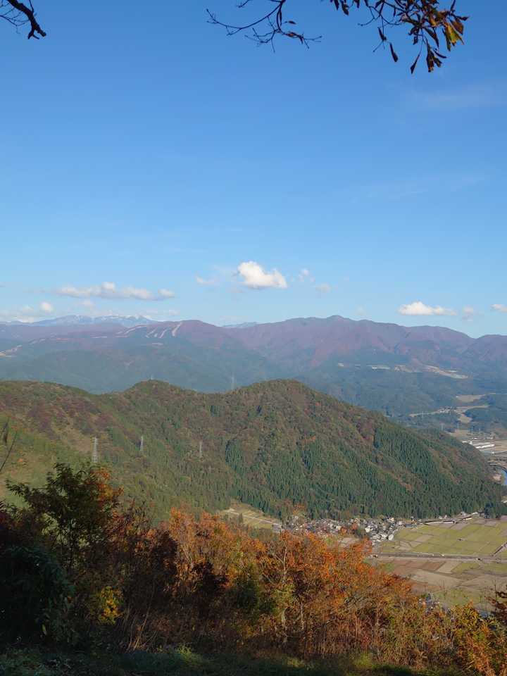 経ヶ岳と奥に白山！！