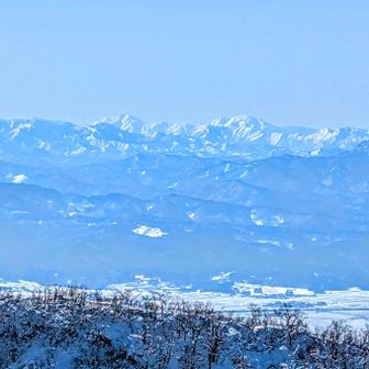 🔍　🏔️越後駒ヶ岳(中央右)、🏔️中ノ岳(中央左)✨️