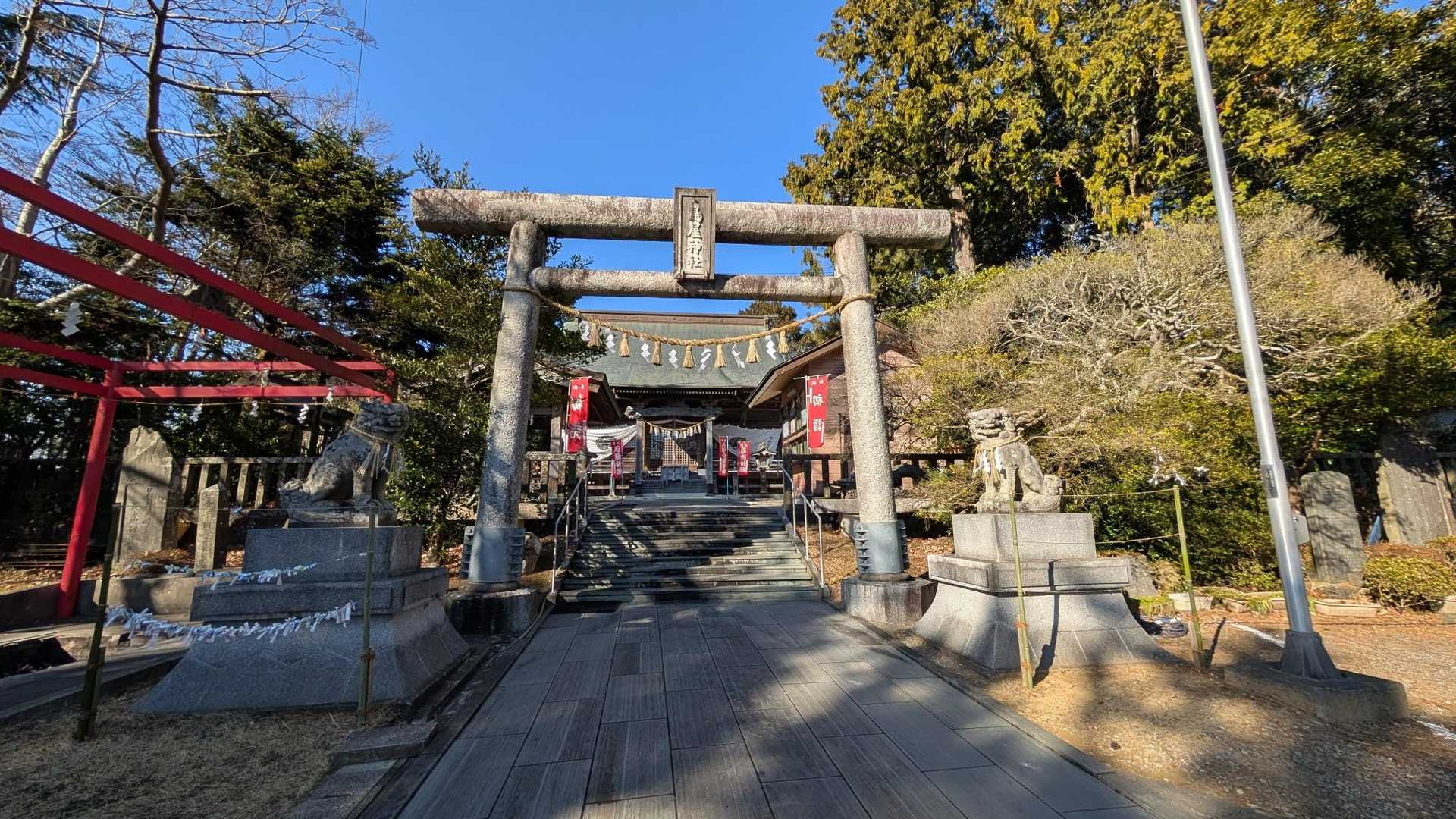こちらも立派な神社です。
ブルーインパルスお守りなるものがあって気になったのですが今回は我慢しました。