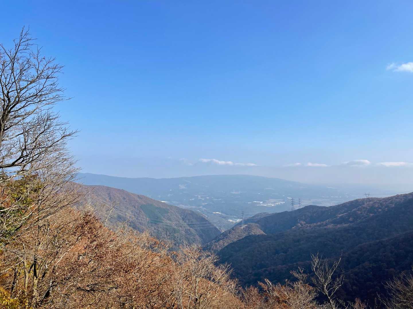 員弁の町を望めます。養老山脈が見えてます