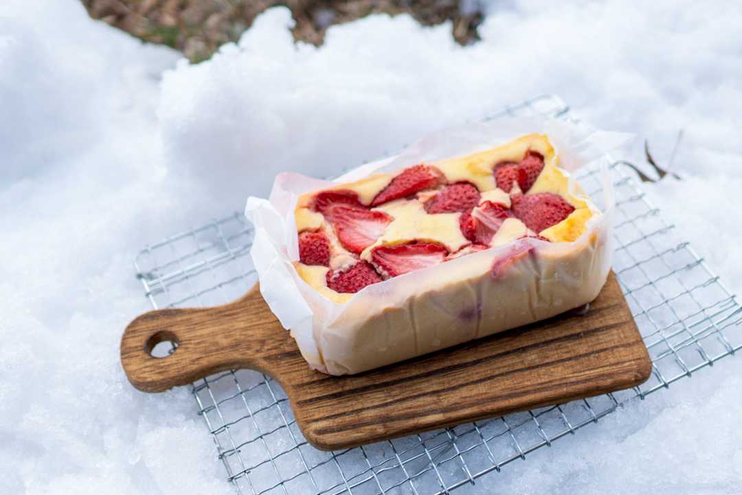 本日のお楽しみ🎶メスティンを焼き型にして家でチーズケーキを焼いてきた。

マコ：「こういうのには何時間もかけるのに、コロッケ作るのは嫌なんだね(←イヤミ)」