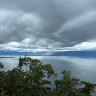 琵琶湖の向こう比良山⛰️
今日の比良山は‥