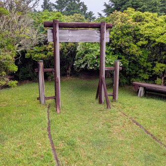 池ノ平から山道に…