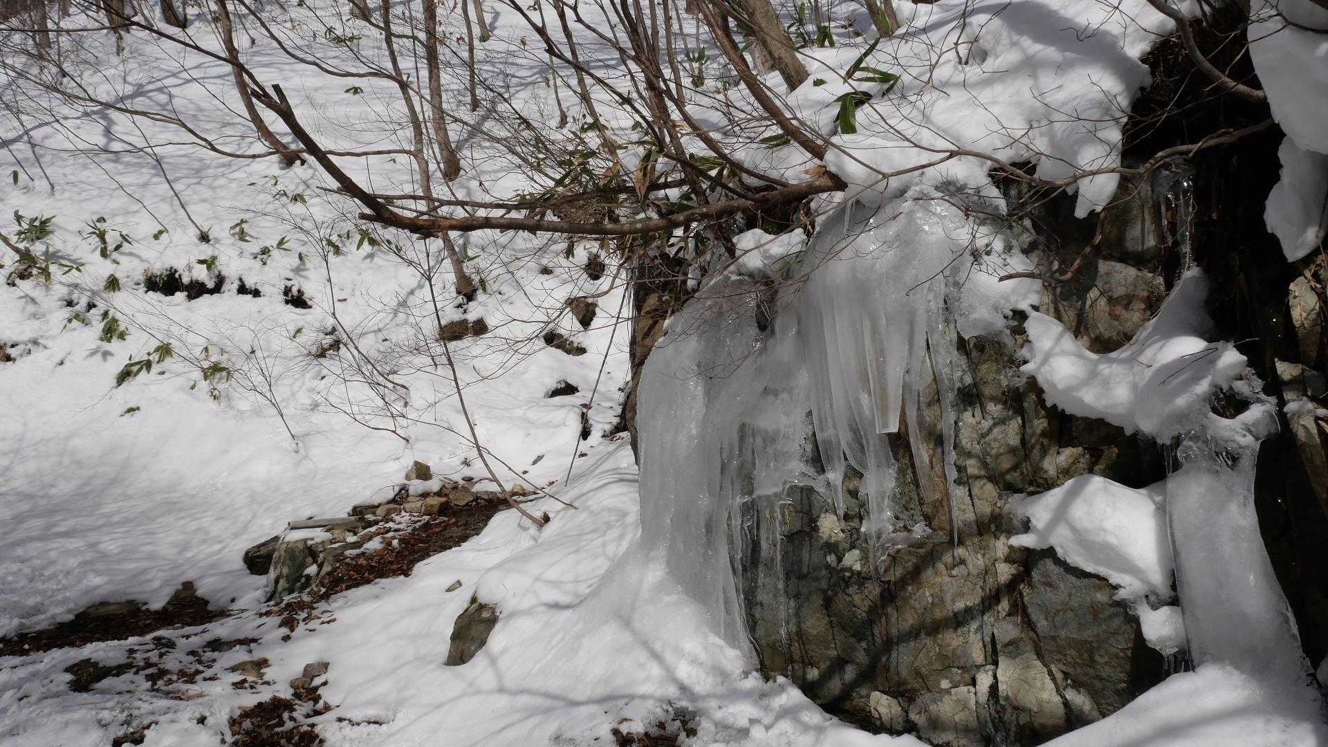 途中のプチ氷瀑