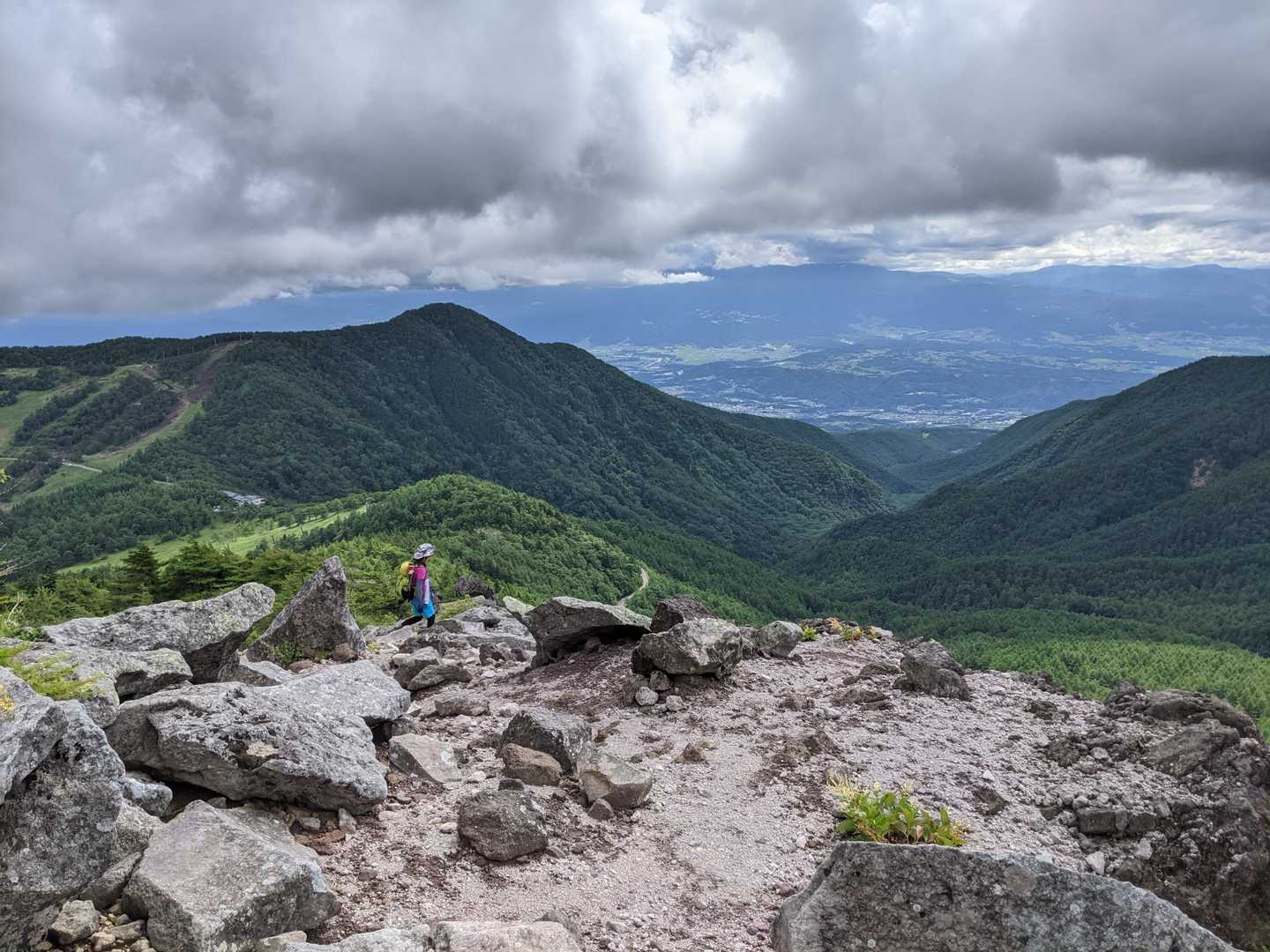 だってとっても気持ち良い山だったよ。
足が痛かったから、くだりはトレッキングポール使ったけど😵。