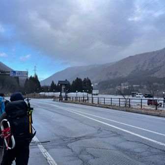 駐車場に無事帰還！
ピークハントできなかったけど楽しい山行だった

この後、荘川の道の駅併設の温泉へ
冷えた体に温泉が沁みた！😆