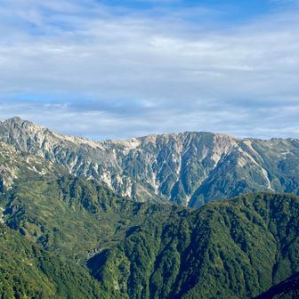 小蓮華山から白馬岳への稜線も良く見えます。登った山が見えるとなんだか古い友人に出会えたようで嬉しい☺️