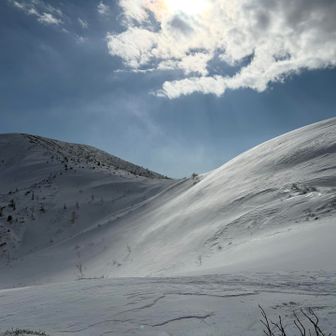 国道は完全に雪に埋もれている。帰りはここを歩かないといけない