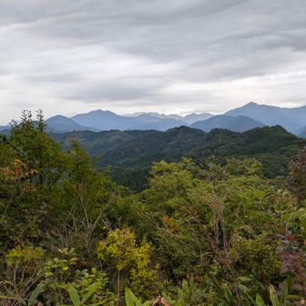 小雨の中、立山方面に薄日が差し始めた。