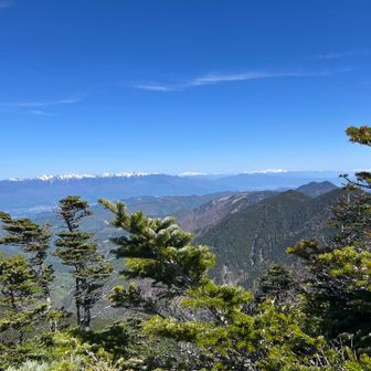 絶景に癒されながら、アイゼン装着して徐々にゆっくりゆっくり