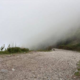 鳥居峠に吹き上がるガス😆