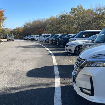お〜、この30分くらいでまた車が増えた🚗💨