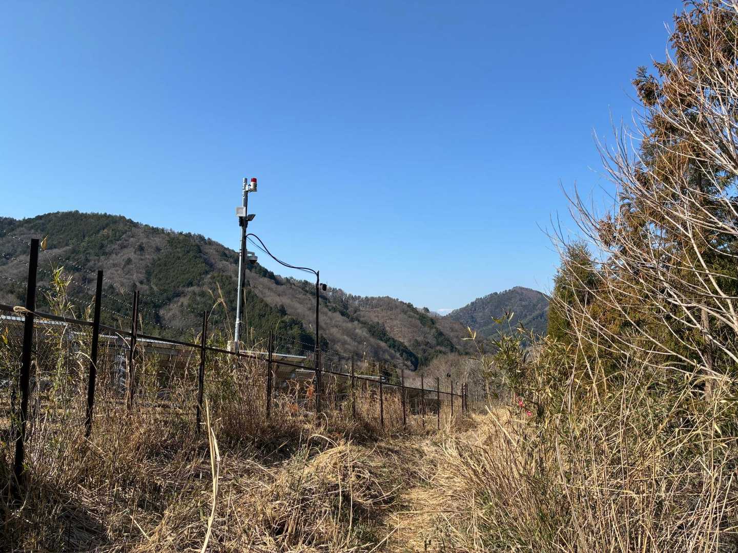 その後、メガソーラーの横を通ると…

何度かサイレン⚡️が鳴った…
泥棒対策なんだろうけど、余り気持ちいいもんじゃない…