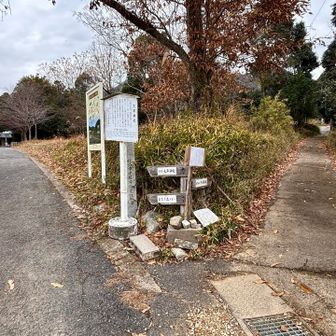 さて、気を取り直して書写山へ向かいます

ここは右へ
