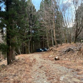 🚙が見えたぁー🎶　　でもここからも大変です。
酷道を2時間‼️   ^_^💦。