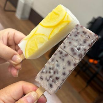 ちりんさんはレモン🍋私はあずき🫘
なかなか溶けにくいし、甘さがちょうどいい
何本も食べたい理由がわかりましたよ🤭