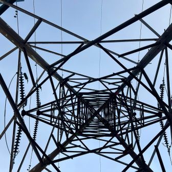 下から見上げる鉄塔の模様が好きなんです❗️🗼😃💕