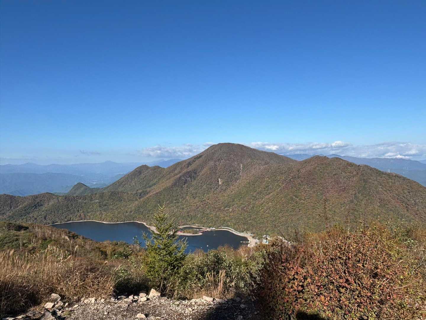 山頂からの大沼