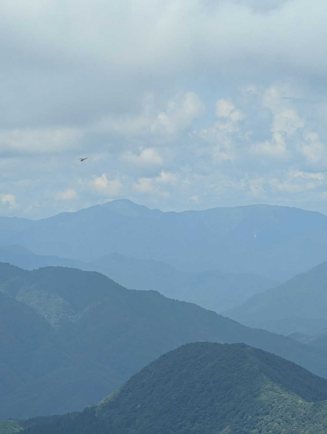 あれは多分白山、明日登ろうか迷ってましたが、また今度にしよかな😊月曜日からの仕事に向けて体力温存