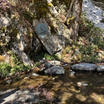 ウィンストン碑は、地味過ぎて気が付かずに通り過ぎてました😭
「あれ？どこだ？💦」と慌てて引き返して発見🧐
